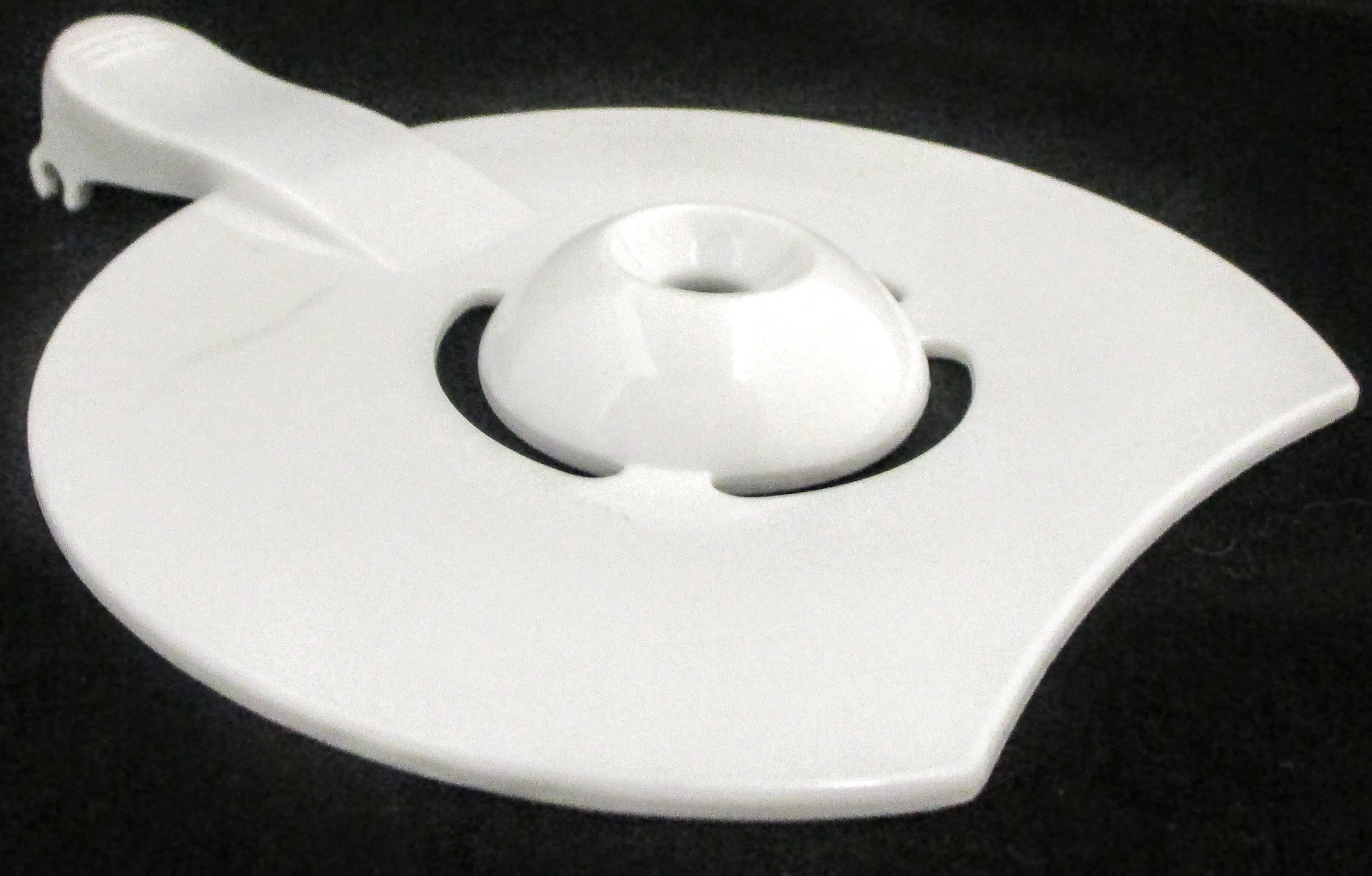 CM1200WC-02 (Hinged Carafe Lid White) NO LONGER AVAILABLE