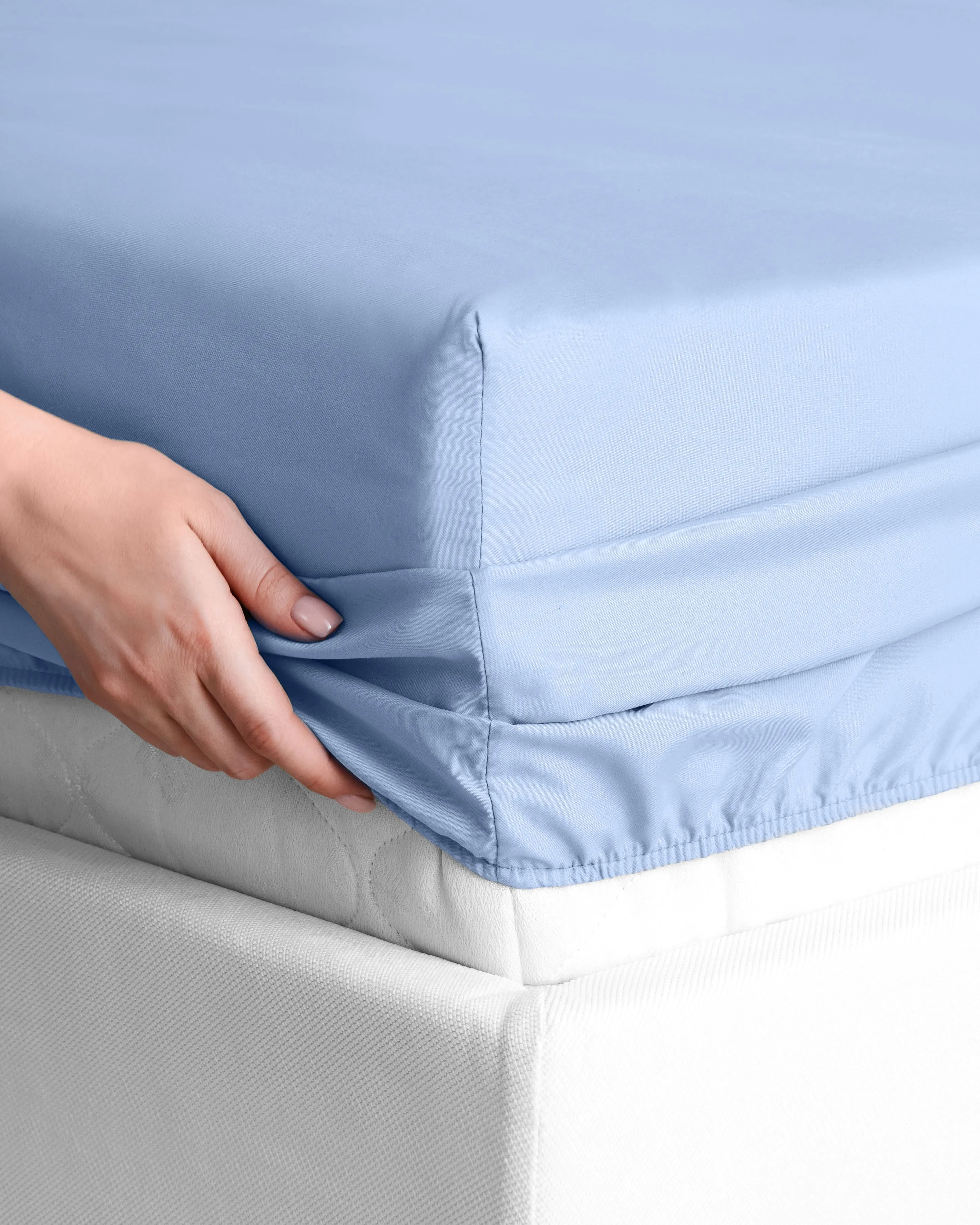 Iconic 4-Piece Microfiber Sheet Set (Light Colors)