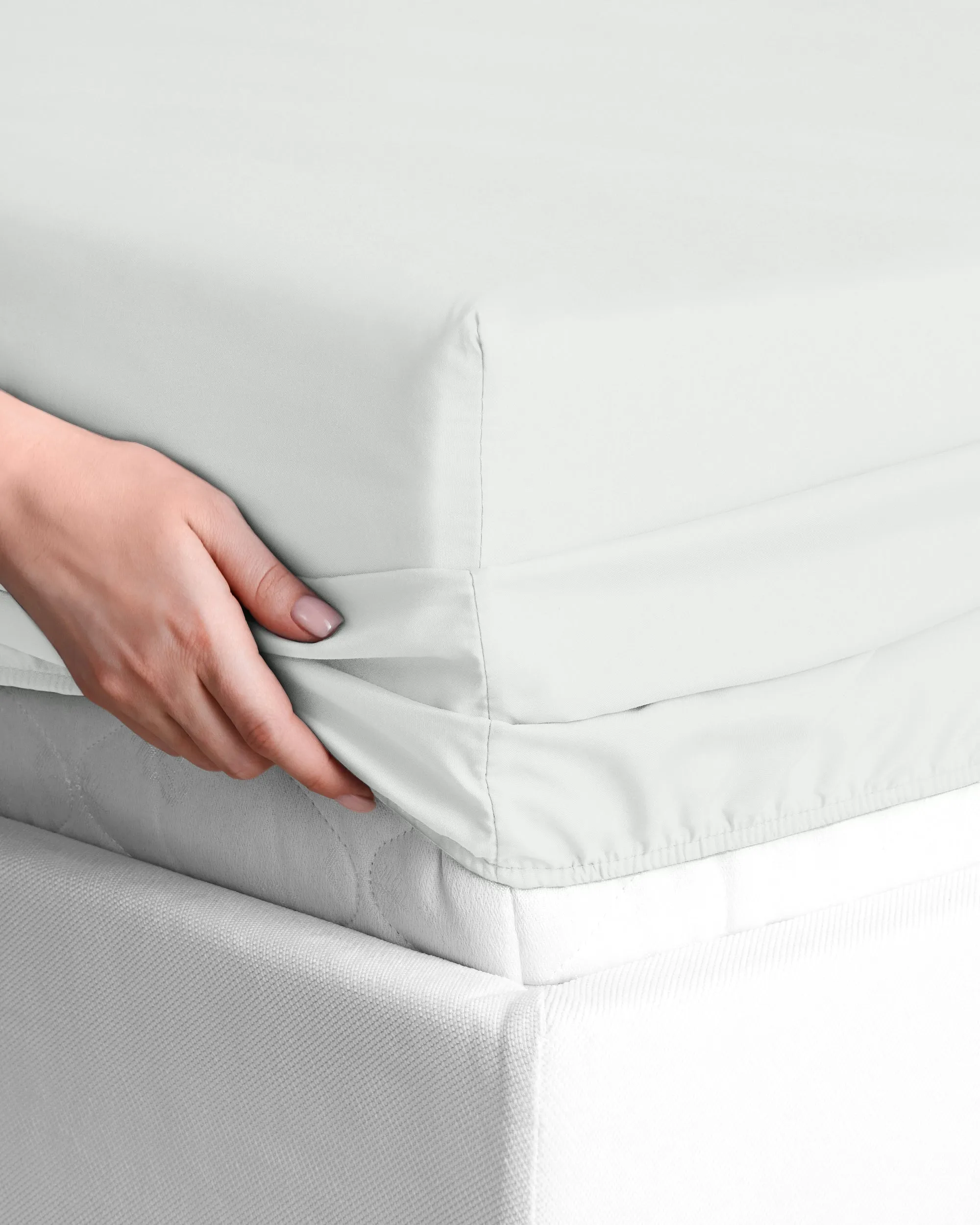 Iconic 4-Piece Microfiber Sheet Set (Light Colors)