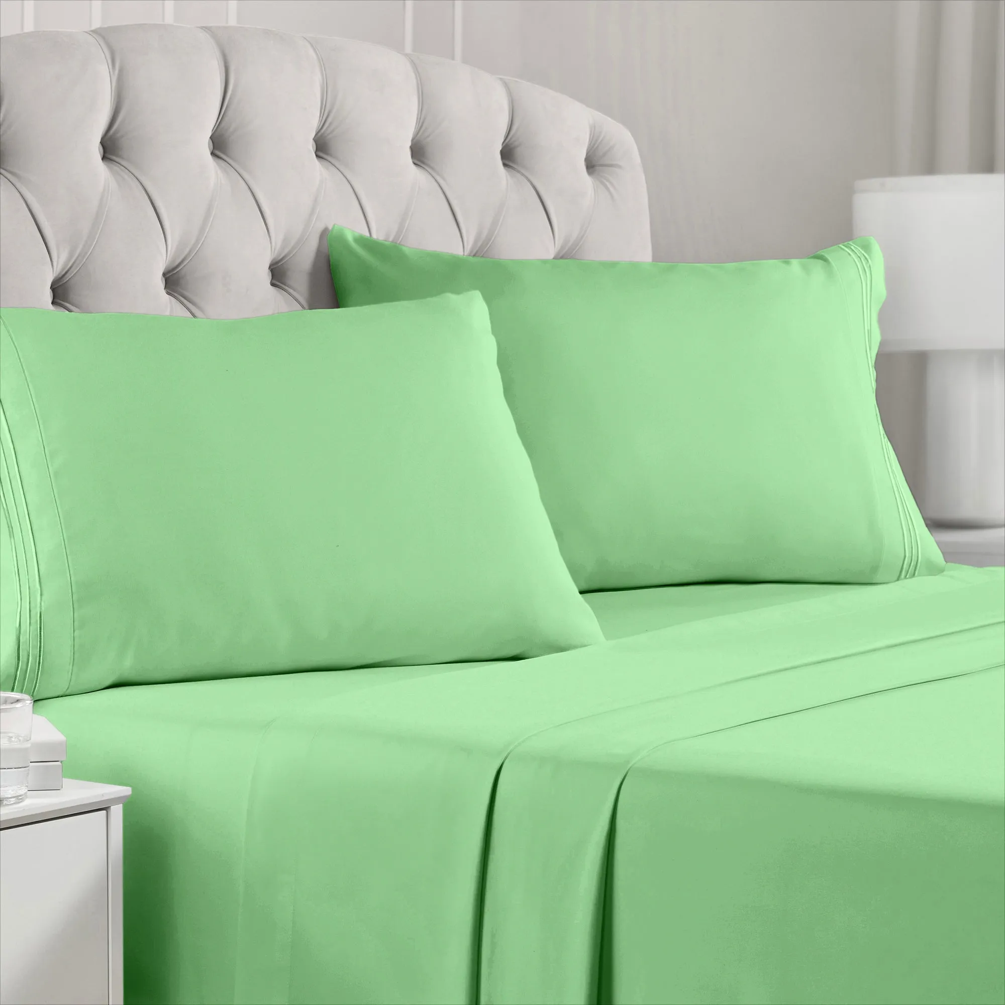 Iconic 4-Piece Microfiber Sheet Set (Light Colors)