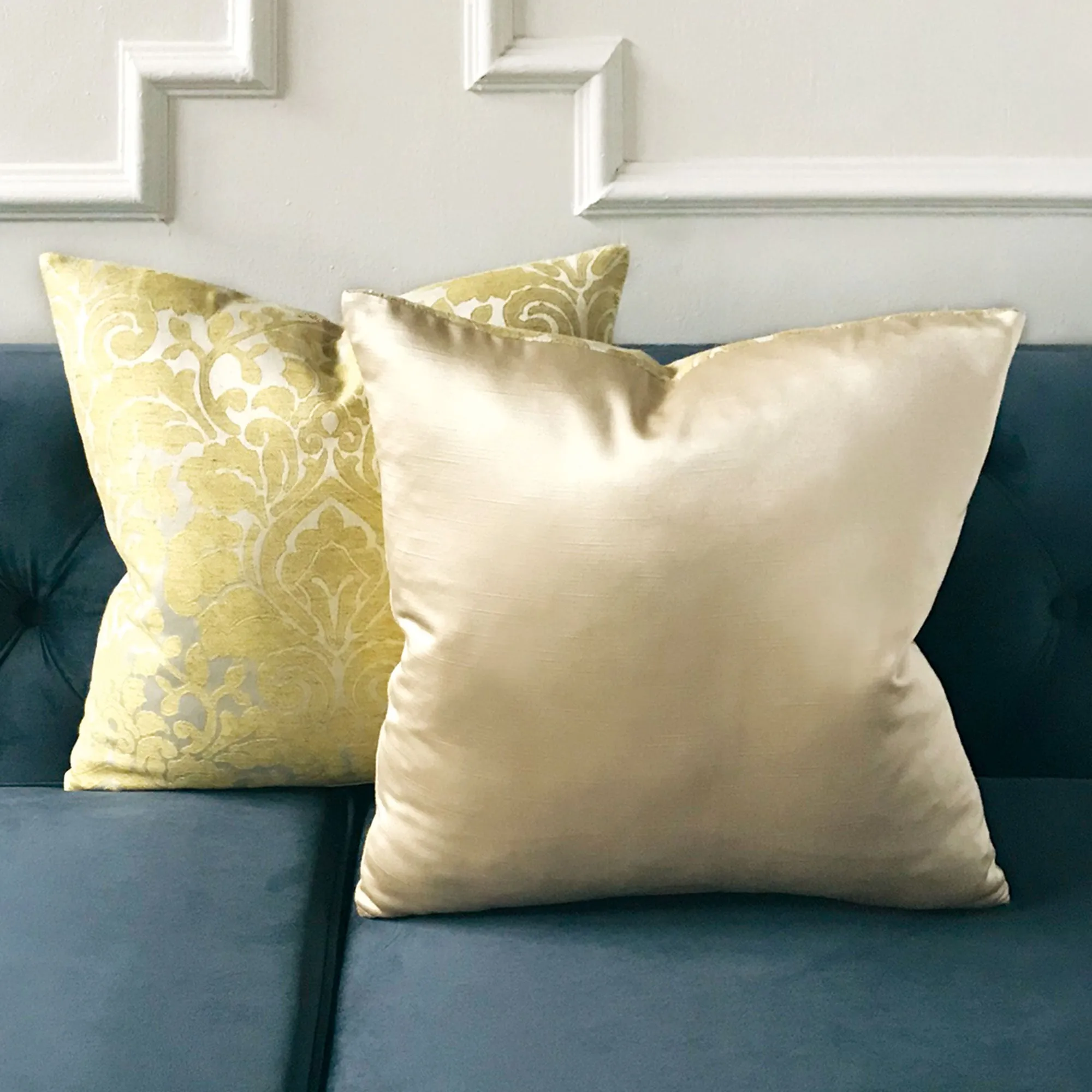 Metallic Golden Sheen Traditional Damask Pillow Cover 18x18