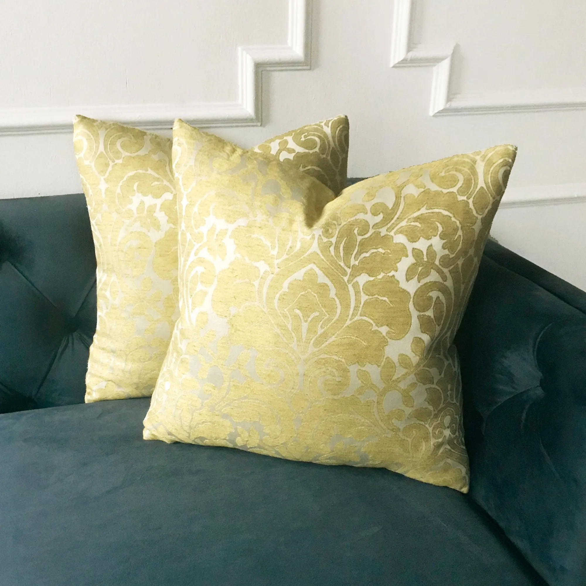 Metallic Golden Sheen Traditional Damask Pillow Cover 18x18