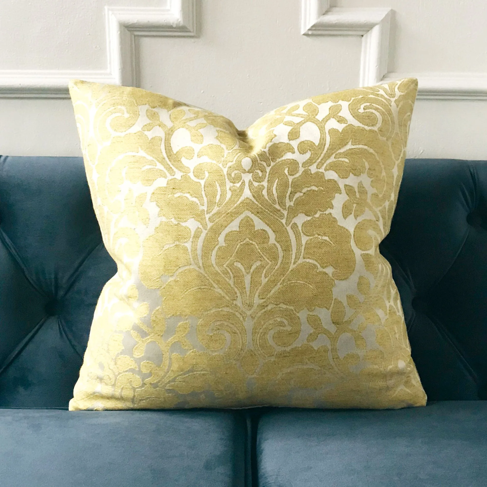 Metallic Golden Sheen Traditional Damask Pillow Cover 18x18