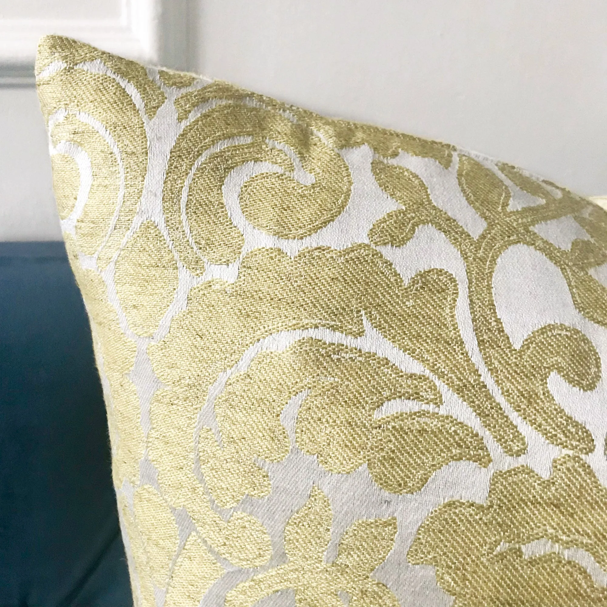 Metallic Golden Sheen Traditional Damask Pillow Cover 18x18