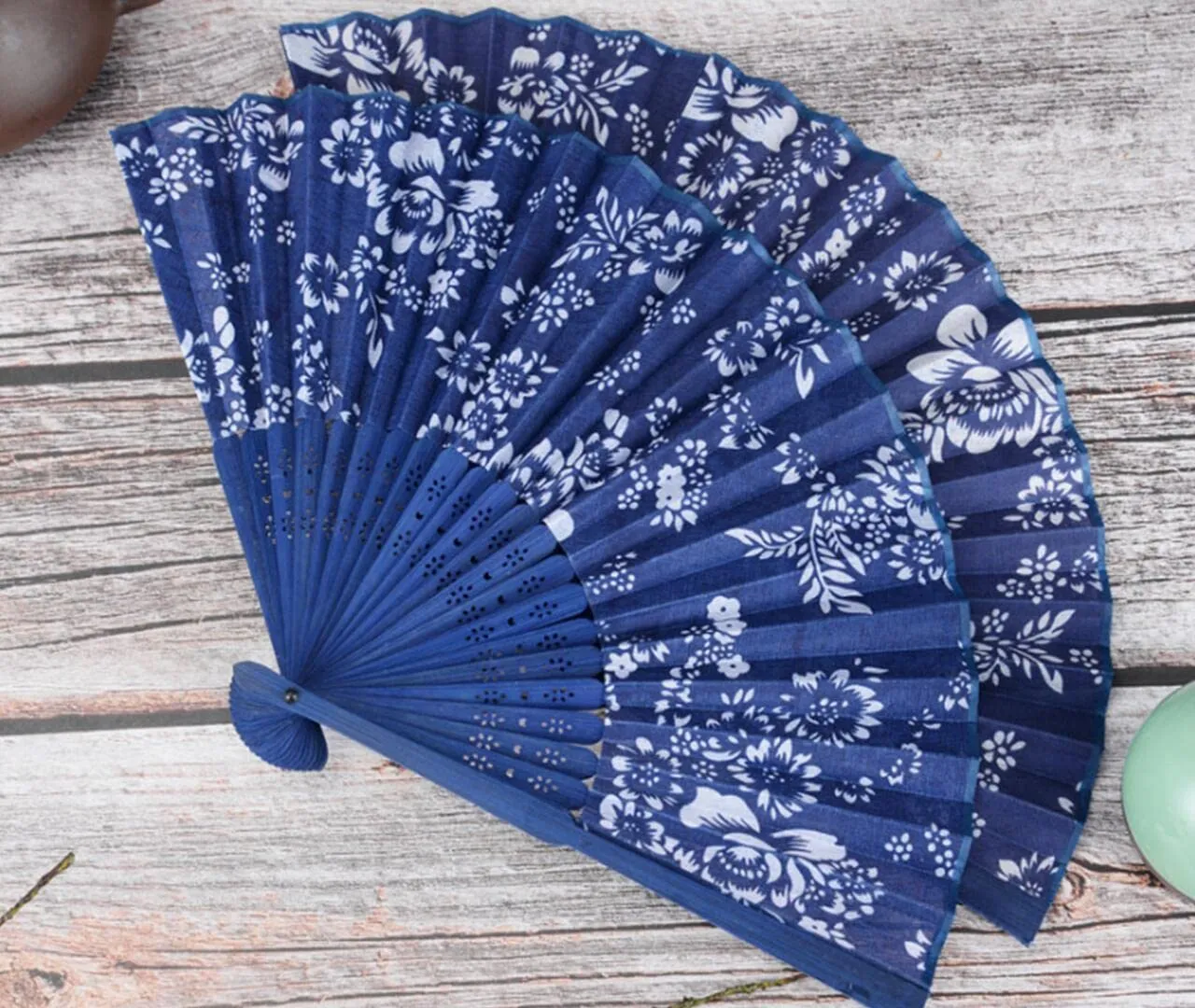 MTRoyaldia Folding Fans Handheld Fans Bamboo Fans Women's Hollowed Bamboo Hand Holding Fans for Wall Decoration, Gifts (Blue)