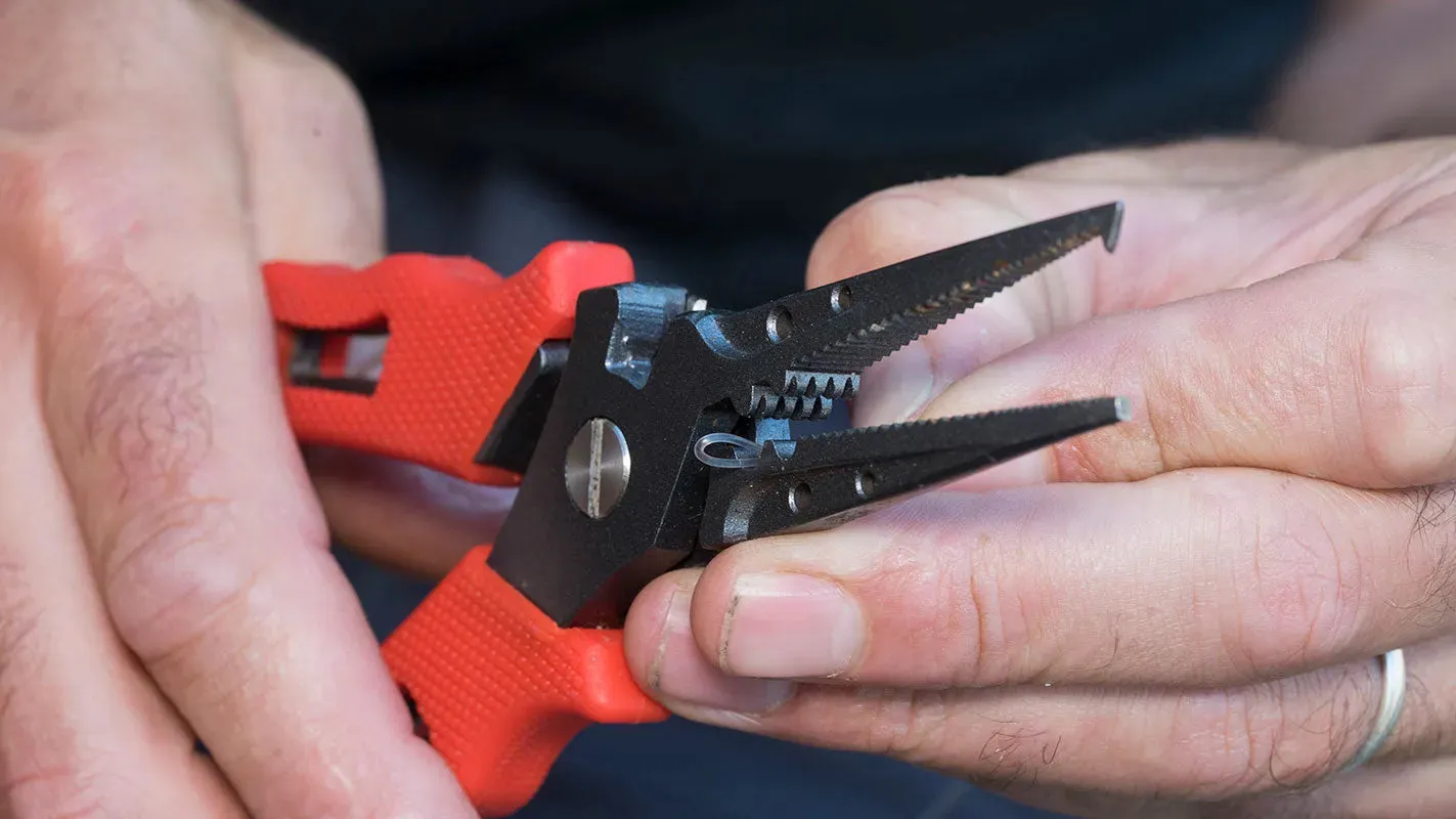 Rage belt pliers