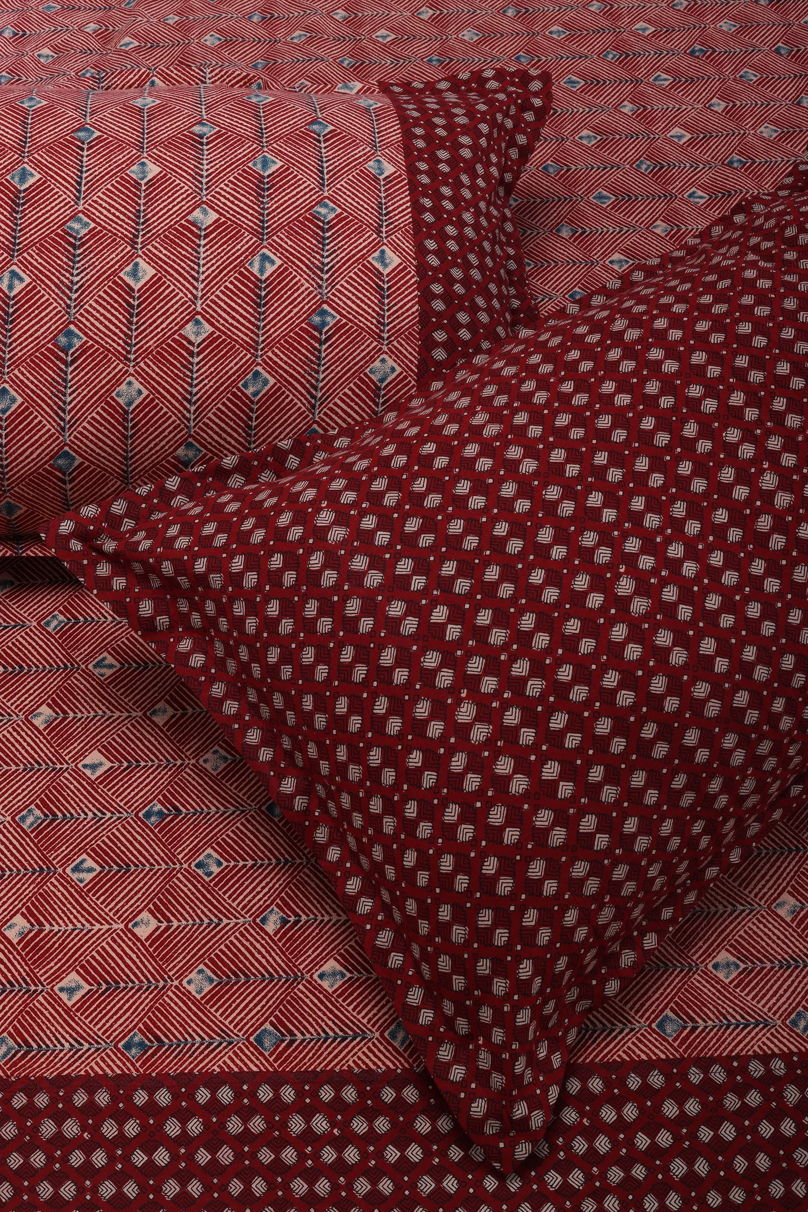 Rahat Geometric Red Cotton Bedsheet