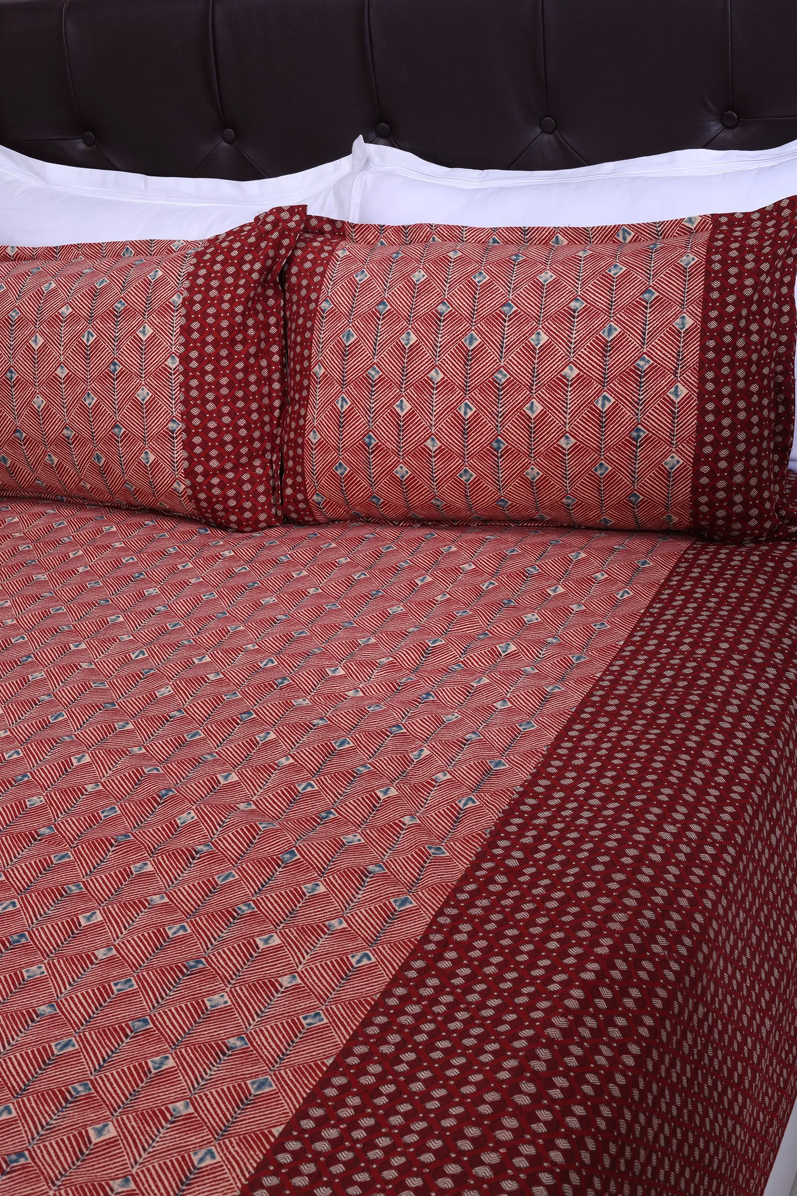 Rahat Geometric Red Cotton Bedsheet